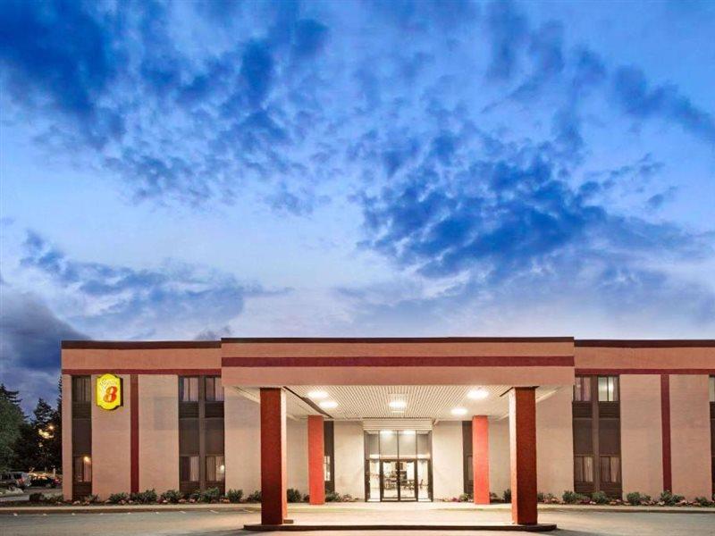Hotel Super 8 By Wyndham Brockton