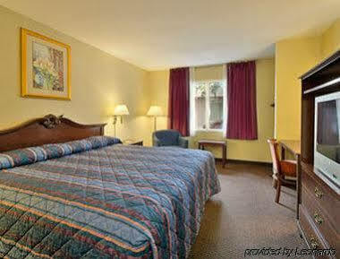 Super 8 By Wyndham Hotel
